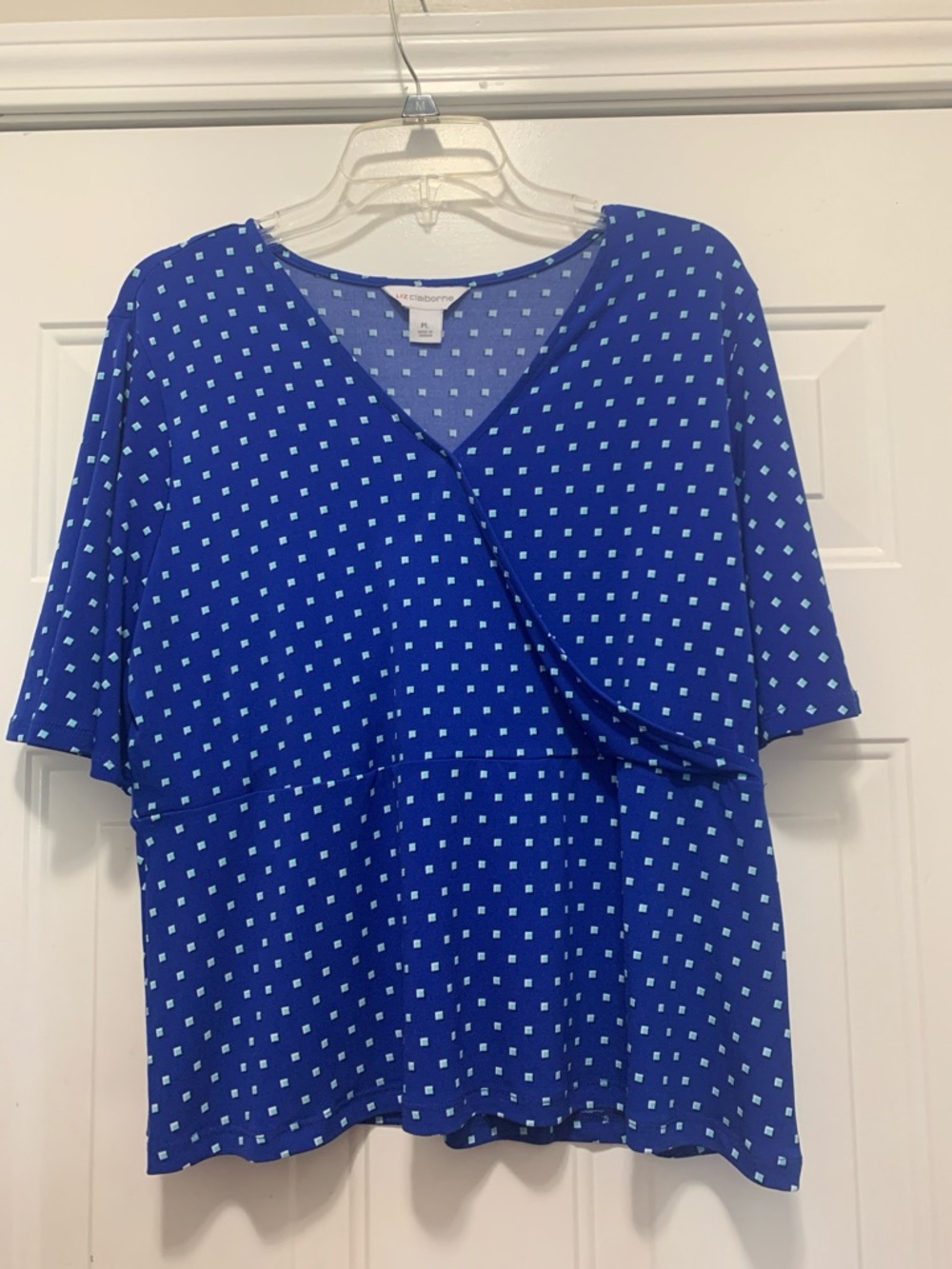 3/$15 Liz Claiborne Blue Polka Dot Surplice Top Size Large Petite